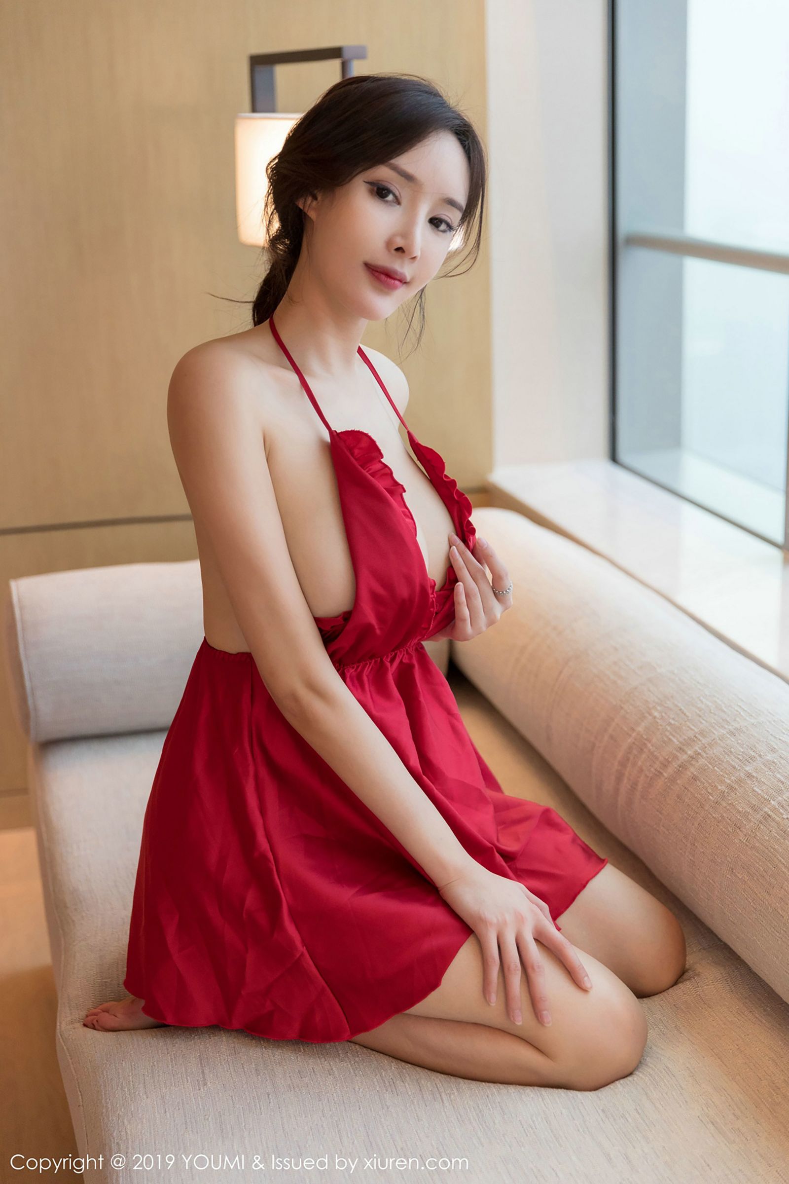 《秀人网 周妍希(奶瓶土肥圆)、梦心玥(Candice) 内衣写真》第38张，模特周妍希(奶瓶土肥圆)、梦心玥(Candice)，秀人网，内衣主题，全套46张
