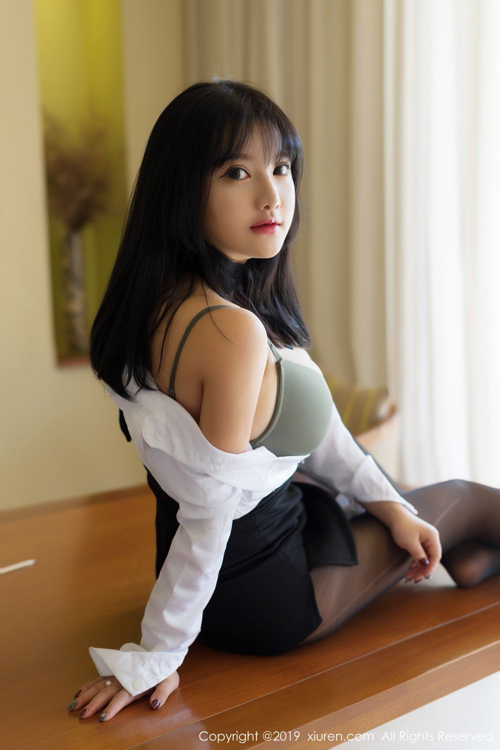 《秀人网 露露小喵(Lu Lu Xiao Miao) 黑丝写真》第17张，模特露露小喵(Lu Lu Xiao Miao)，秀人网，黑丝主题，全套51张