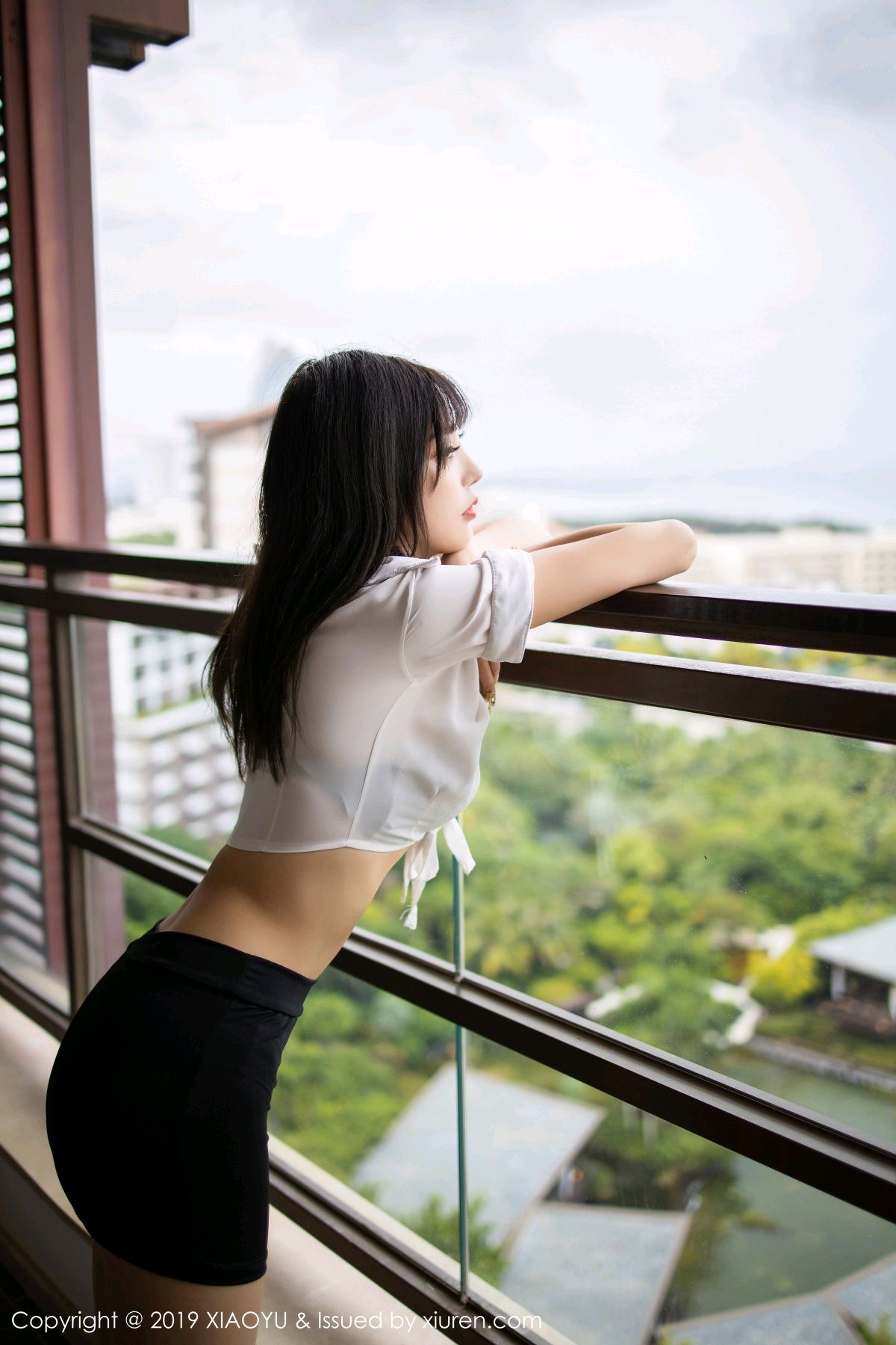 《语画界 杨晨晨 制服写真 VOL.214》第1张,模特杨晨晨,语画界,制服主题,全套53张