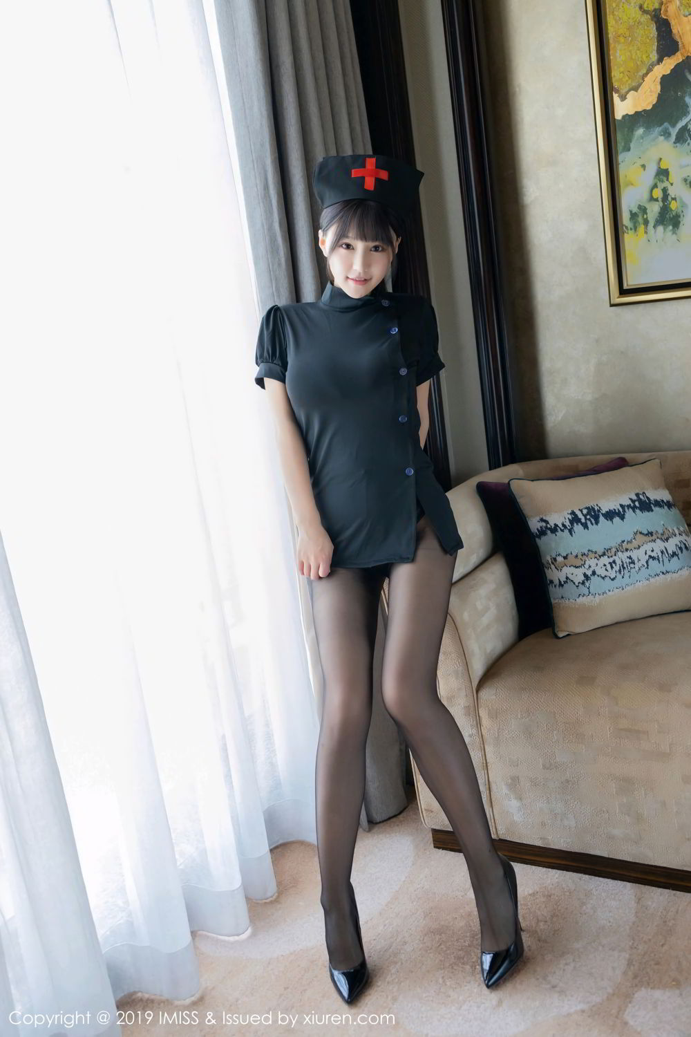 《爱蜜社 ChristychristyFung(兔小兔) 制服写真 VOL.407》第9张，模特ChristychristyFung(兔小兔)，爱蜜社，制服主题，全套44张
