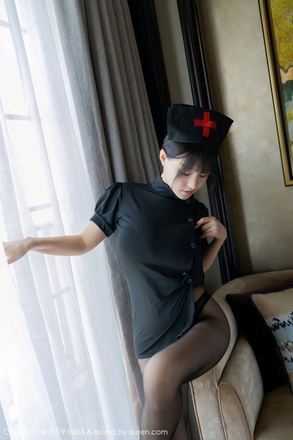 《爱蜜社 ChristychristyFung(兔小兔) 制服写真 VOL.407》第11张,模特ChristychristyFung(兔小兔),爱蜜社,制服主题,全套44张