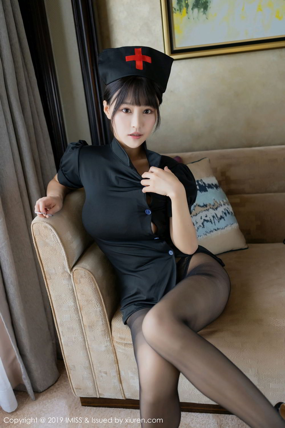 《爱蜜社 ChristychristyFung(兔小兔) 制服写真 VOL.407》第13张,模特ChristychristyFung(兔小兔),爱蜜社,制服主题,全套44张