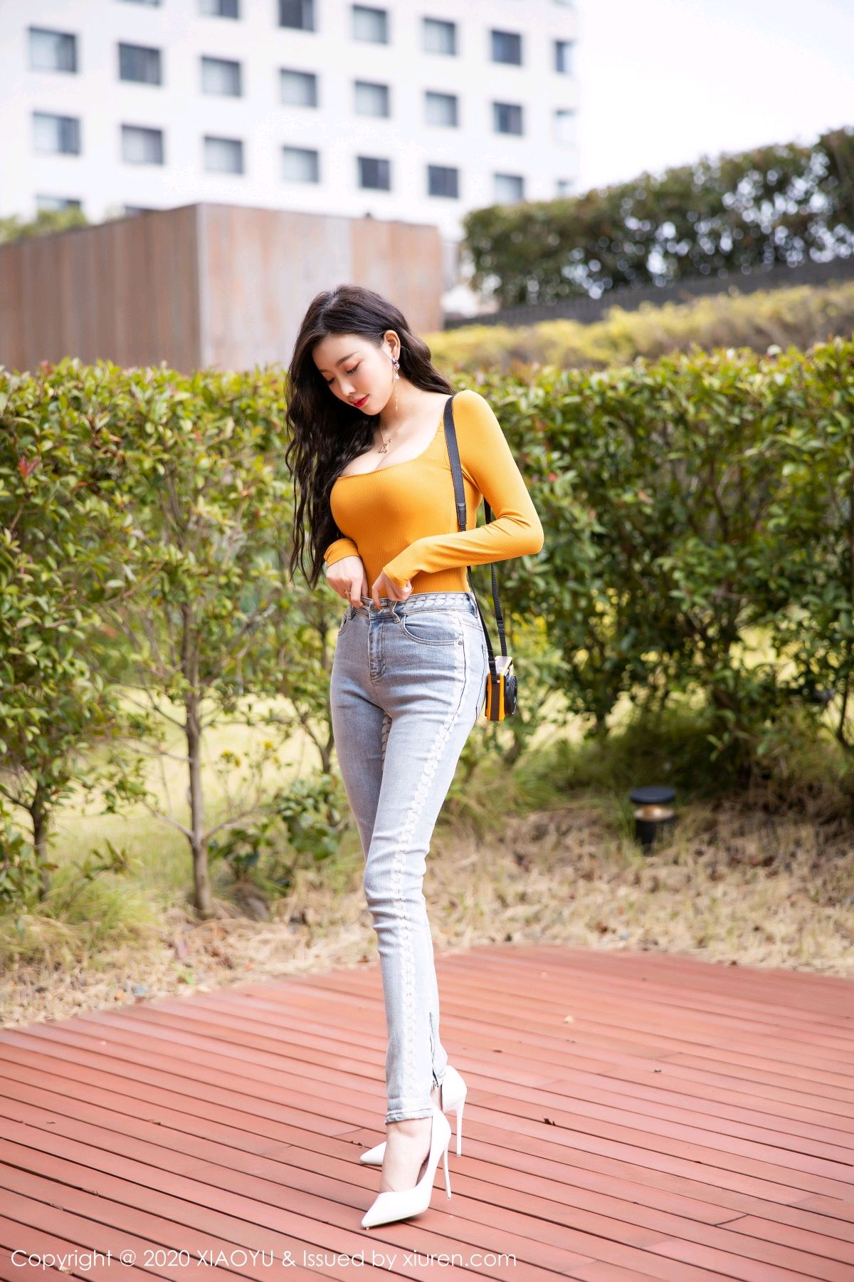 《语画界 杨晨晨 制服写真 VOL.228》第1张，模特杨晨晨，语画界，制服主题，全套62张