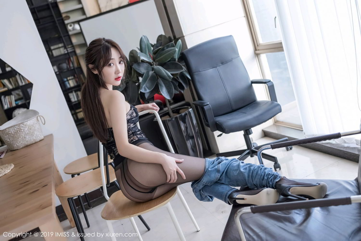 《爱蜜社 周妍希(奶瓶土肥圆) 制服写真 VOL.417》第16张,模特周妍希(奶瓶土肥圆),爱蜜社,制服主题,全套38张