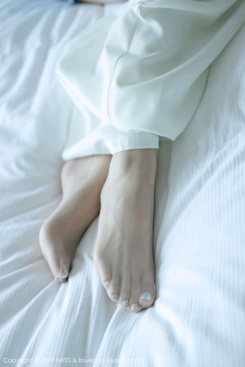 《爱蜜社 王语纯(王雨纯)、许诺Sabrina(Sabrina) 制服写真 VOL.424》第29张，模特王语纯(王雨纯)、许诺Sabrina(Sabrina)，爱蜜社，制服主题，全套51张