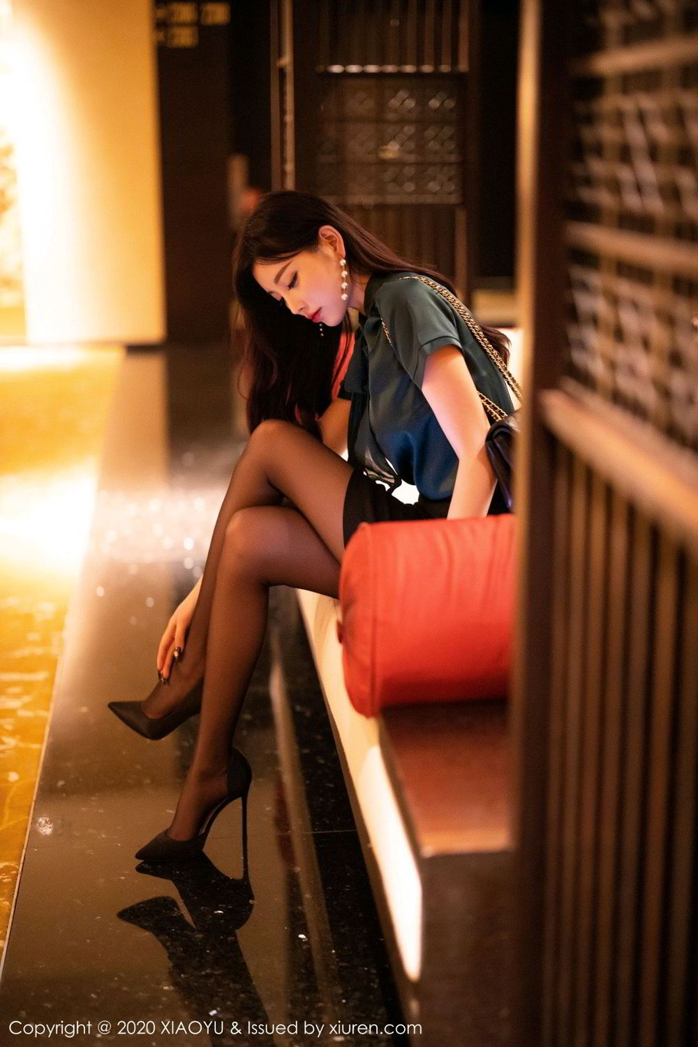 《语画界 芝芝Booty 制服写真 VOL.238》第4张,模特芝芝Booty,语画界,制服主题,全套90张