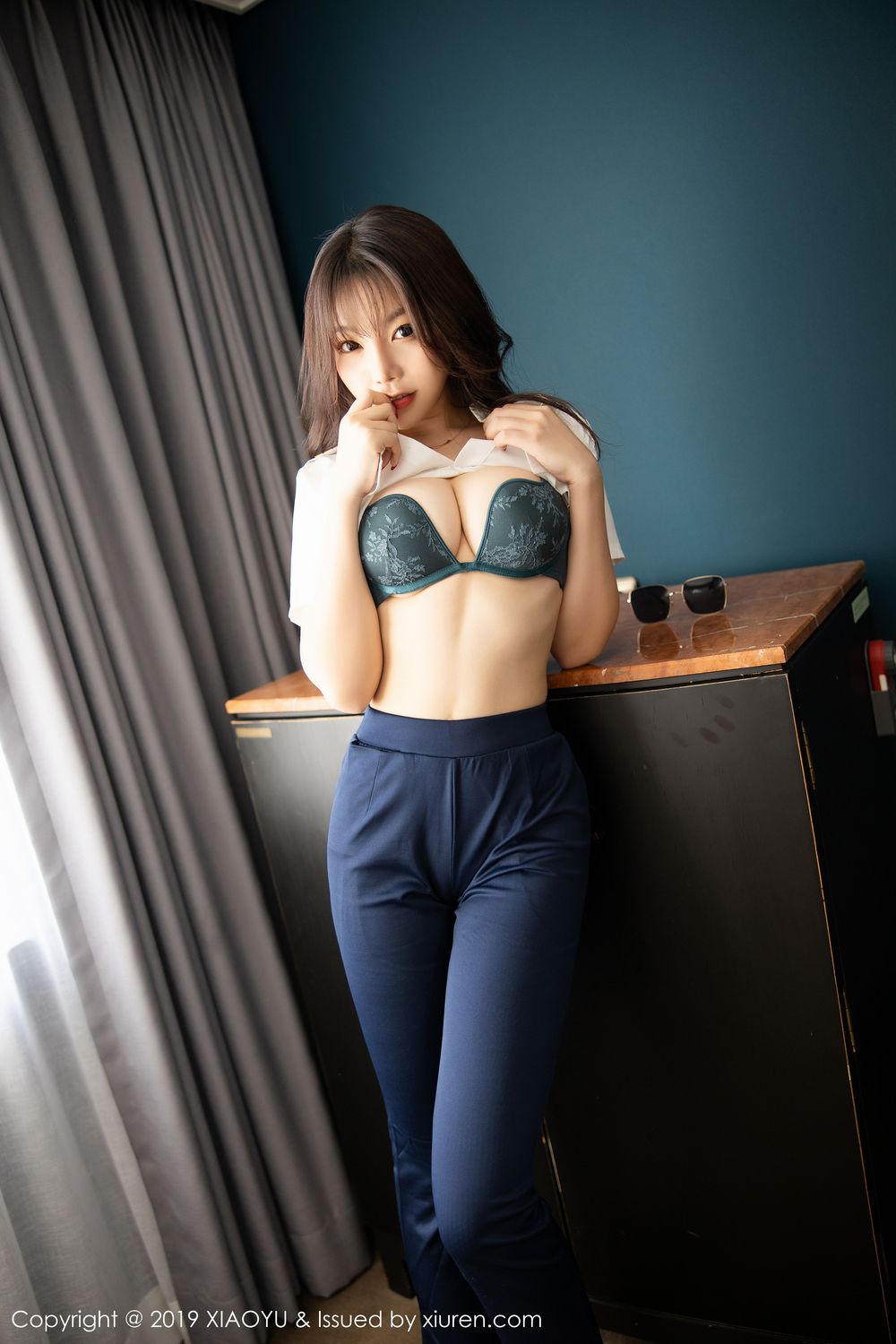 《语画界 芝芝Booty 制服写真 VOL.226》第44张,模特芝芝Booty,语画界,制服主题,全套81张