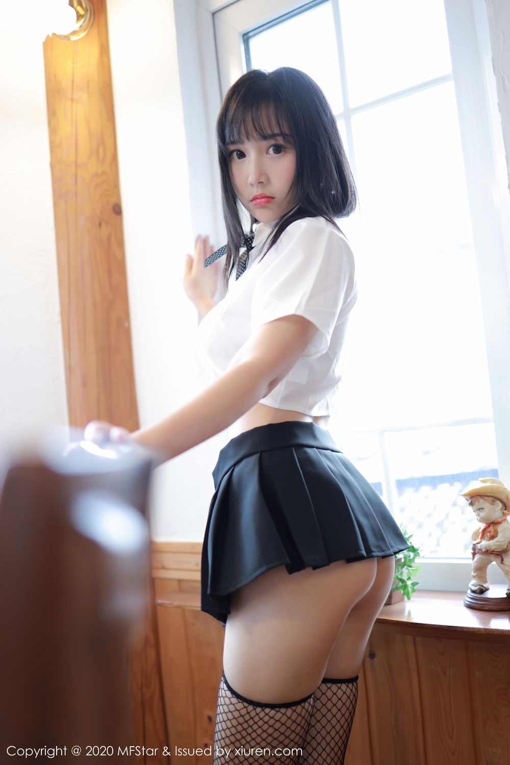 《MFStar 徐微微(Mia Xu) 制服写真 VOL.255》第3张,模特徐微微(Mia Xu),mfstar,制服主题,全套52张