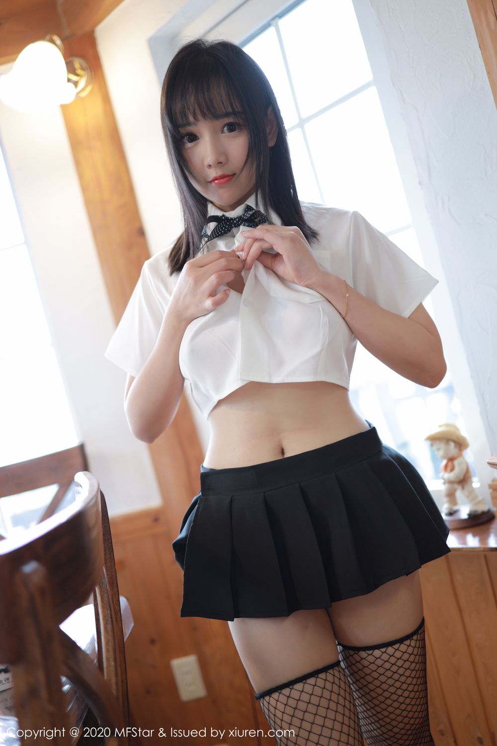 《MFStar 徐微微(Mia Xu) 制服写真 VOL.255》第10张，模特徐微微(Mia Xu)，mfstar，制服主题，全套52张