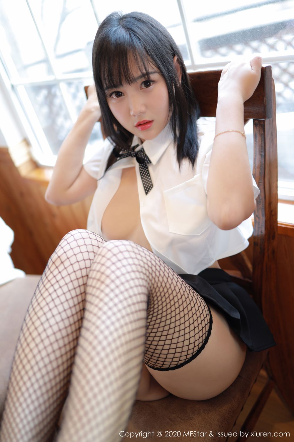 《MFStar 徐微微(Mia Xu) 制服写真 VOL.255》第22张,模特徐微微(Mia Xu),mfstar,制服主题,全套52张