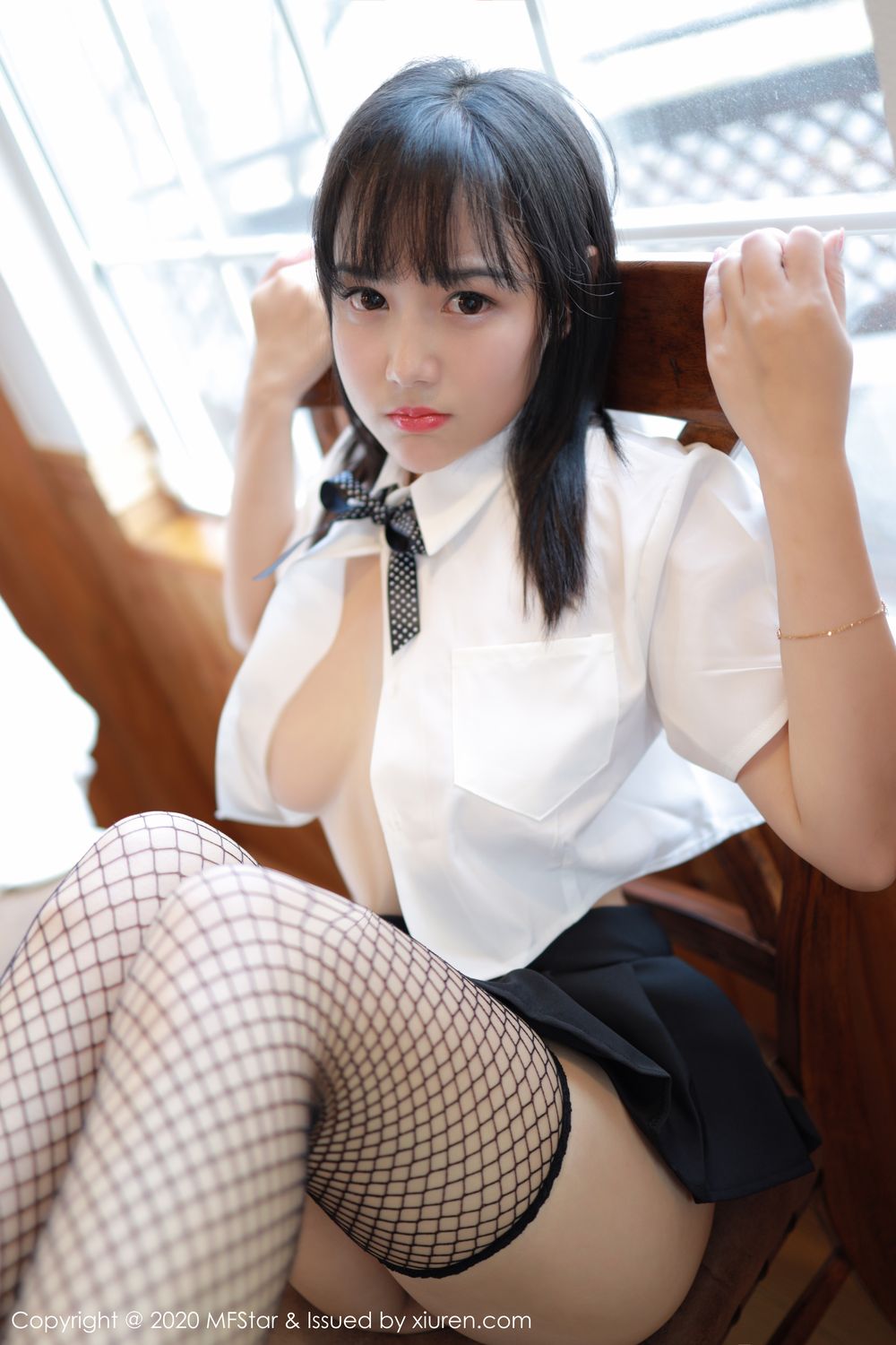 《MFStar 徐微微(Mia Xu) 制服写真 VOL.255》第24张,模特徐微微(Mia Xu),mfstar,制服主题,全套52张