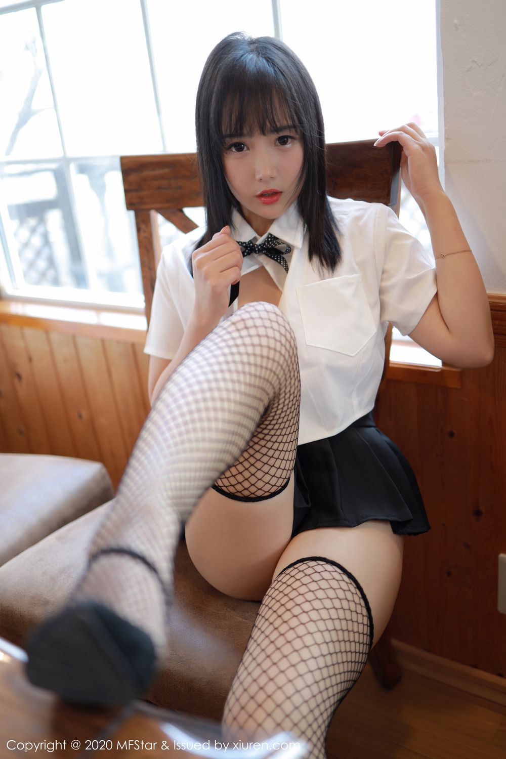 《MFStar 徐微微(Mia Xu) 制服写真 VOL.255》第25张,模特徐微微(Mia Xu),mfstar,制服主题,全套52张