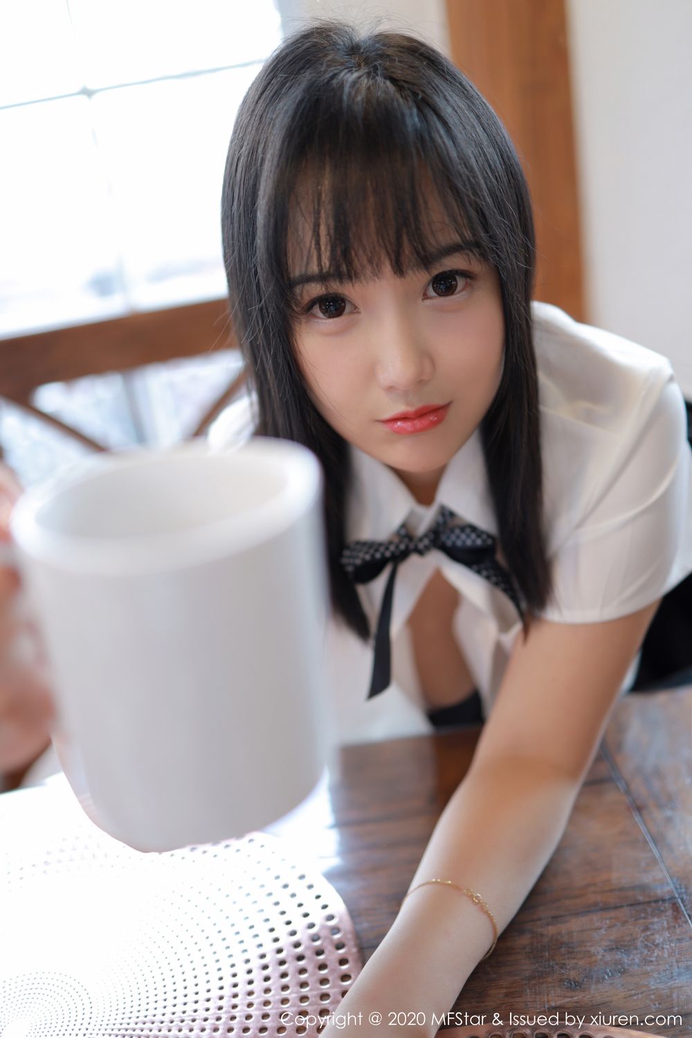 《MFStar 徐微微(Mia Xu) 制服写真 VOL.255》第31张，模特徐微微(Mia Xu)，mfstar，制服主题，全套52张