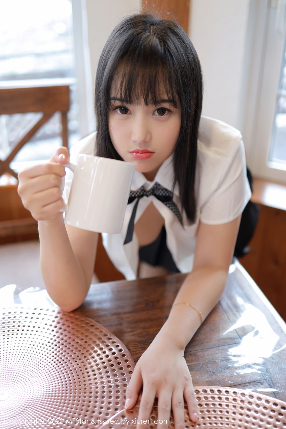《MFStar 徐微微(Mia Xu) 制服写真 VOL.255》第32张,模特徐微微(Mia Xu),mfstar,制服主题,全套52张