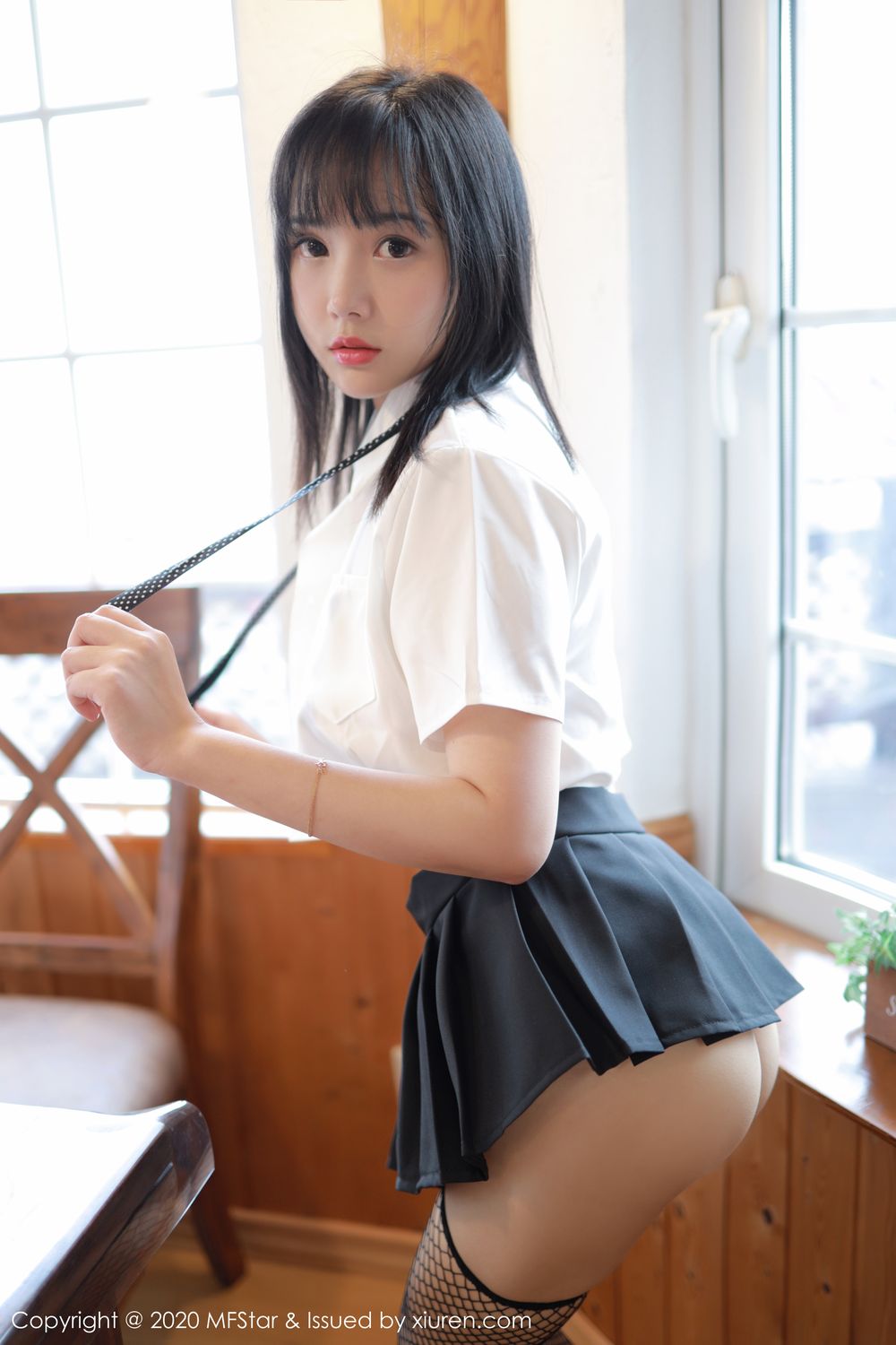 《MFStar 徐微微(Mia Xu) 制服写真 VOL.255》第33张,模特徐微微(Mia Xu),mfstar,制服主题,全套52张