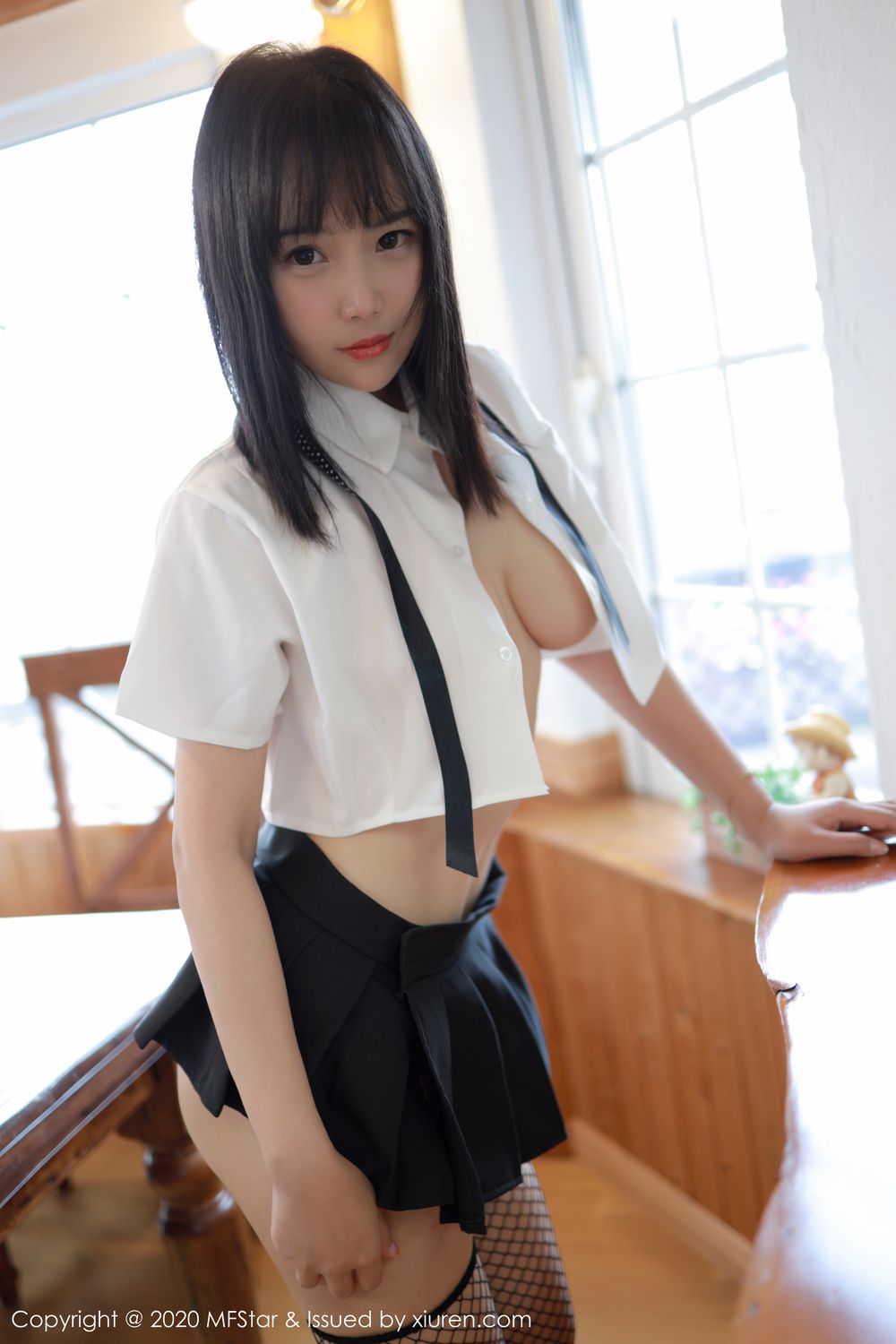 《MFStar 徐微微(Mia Xu) 制服写真 VOL.255》第41张,模特徐微微(Mia Xu),mfstar,制服主题,全套52张