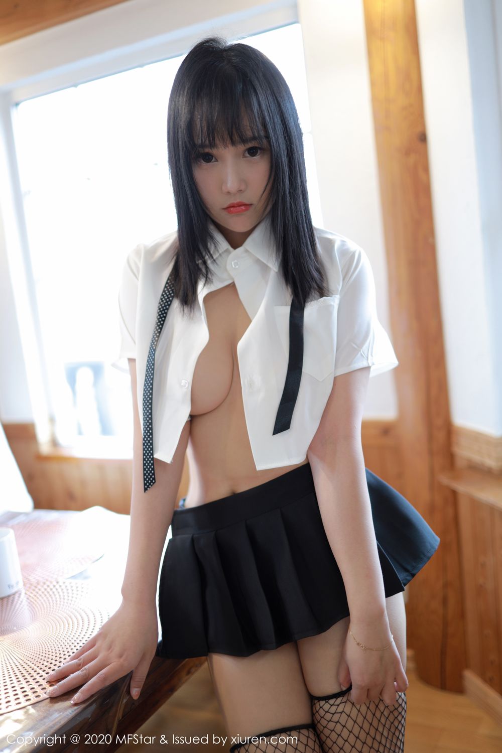 《MFStar 徐微微(Mia Xu) 制服写真 VOL.255》第44张，模特徐微微(Mia Xu)，mfstar，制服主题，全套52张