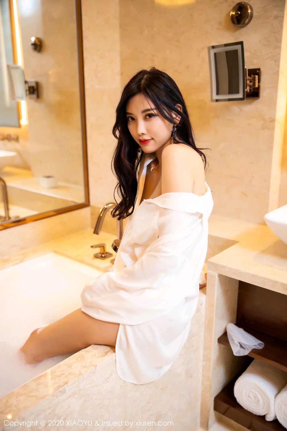 《语画界 杨晨晨 制服写真 VOL.272》第19张,模特杨晨晨,语画界,制服主题,全套72张