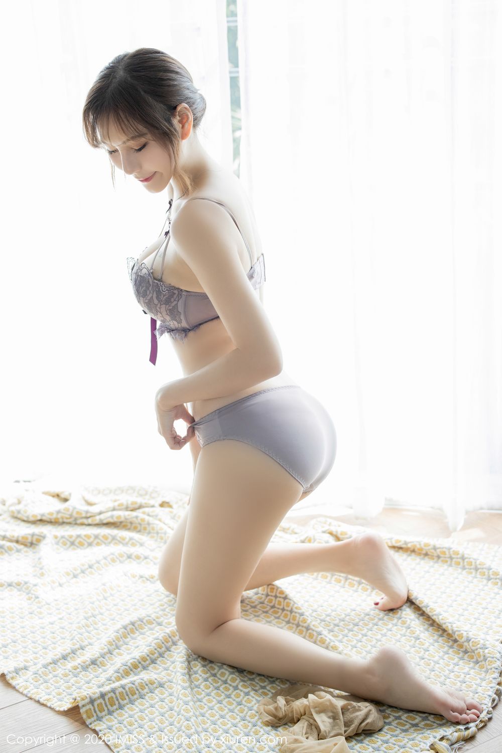 《爱蜜社 ChristychristyFung(兔小兔) 制服写真 VOL.439》第56张,模特ChristychristyFung(兔小兔),爱蜜社,制服主题,全套57张