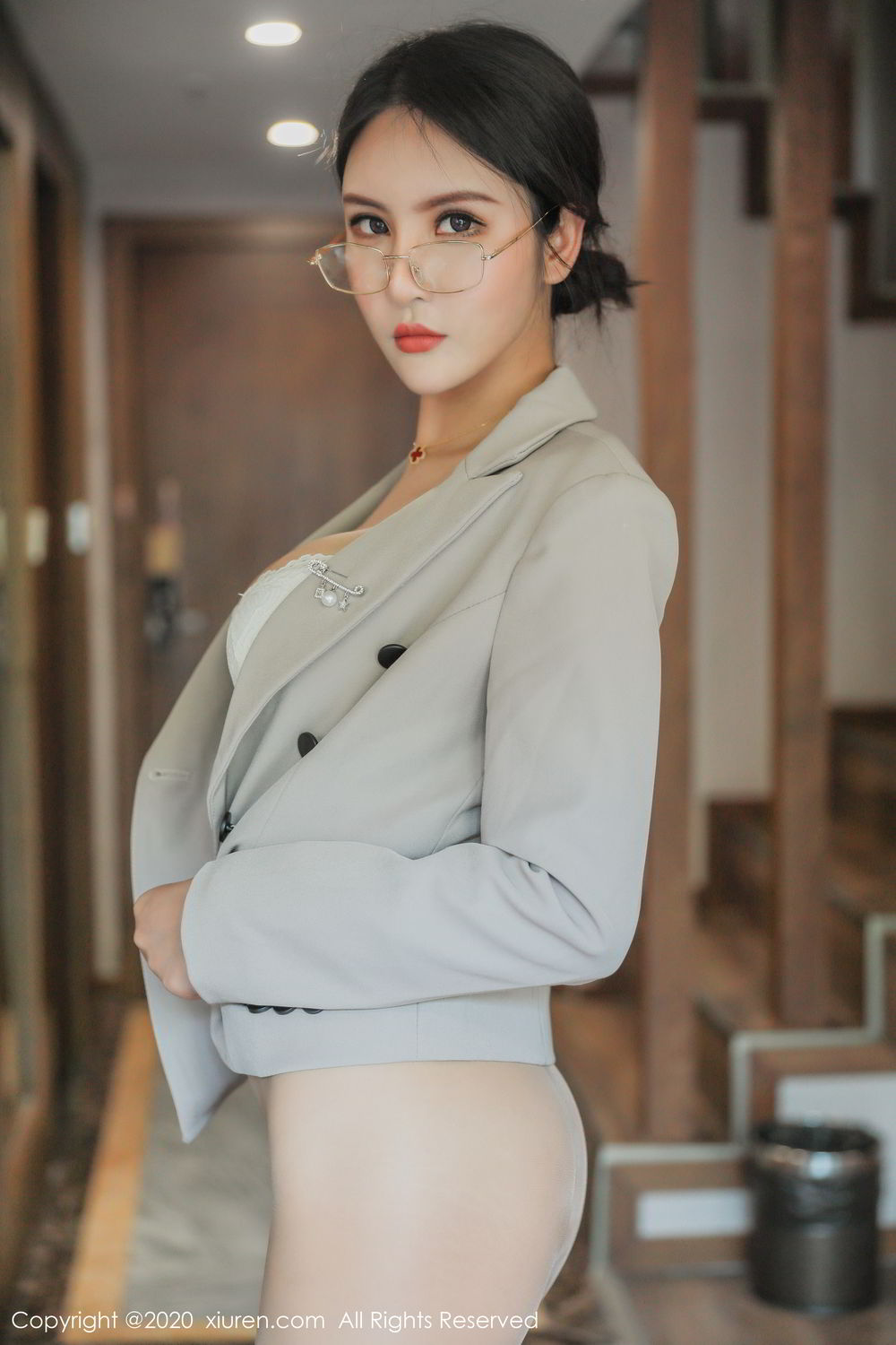 《秀人网 SOLO-尹菲(Solo Yifei) 制服写真》第31张,模特SOLO-尹菲(Solo Yifei),秀人网,制服主题,全套62张