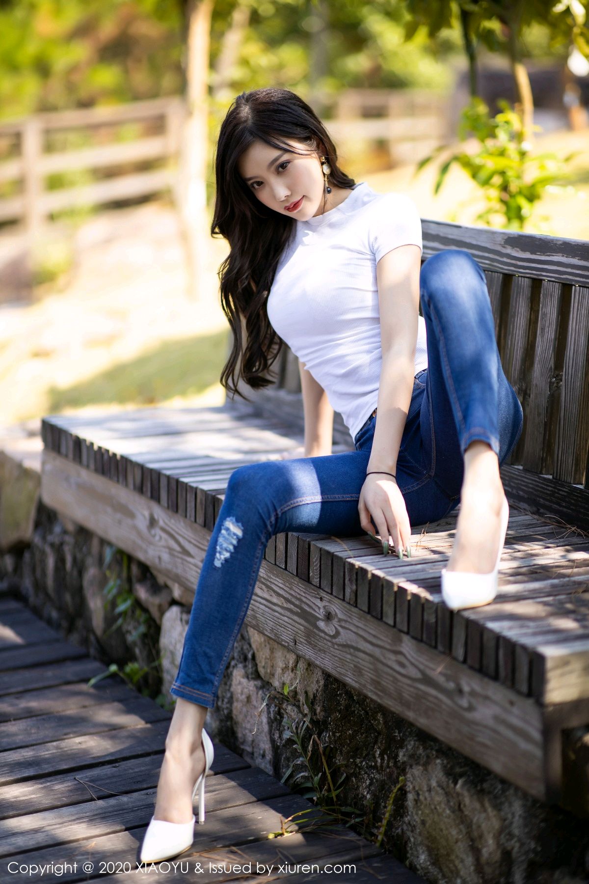 《语画界 杨晨晨 制服写真 VOL.300》第1张，模特杨晨晨，语画界，制服主题，全套92张