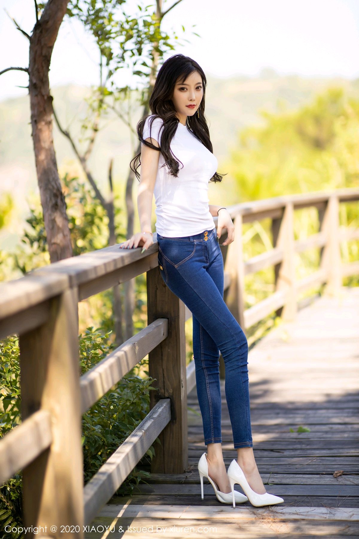 《语画界 杨晨晨 制服写真 VOL.300》第21张,模特杨晨晨,语画界,制服主题,全套92张