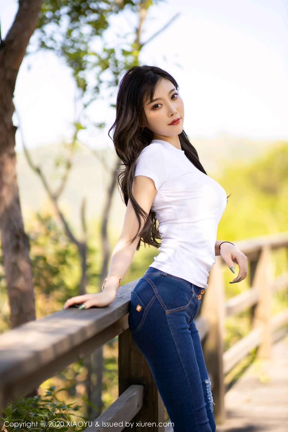 《语画界 杨晨晨 制服写真 VOL.300》第22张,模特杨晨晨,语画界,制服主题,全套92张