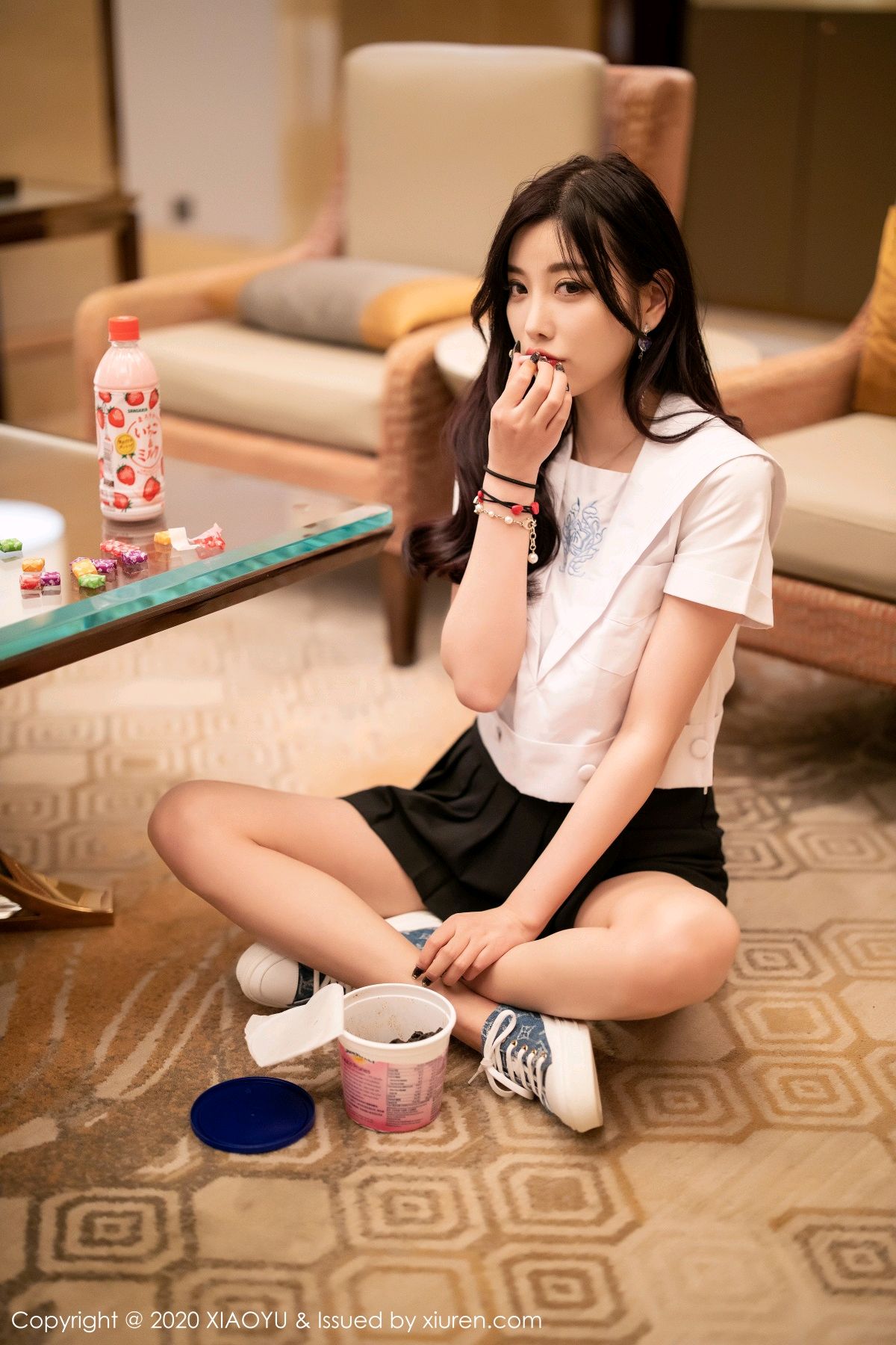 《语画界 杨晨晨 制服写真 VOL.305》第16张,模特杨晨晨,语画界,制服主题,全套89张