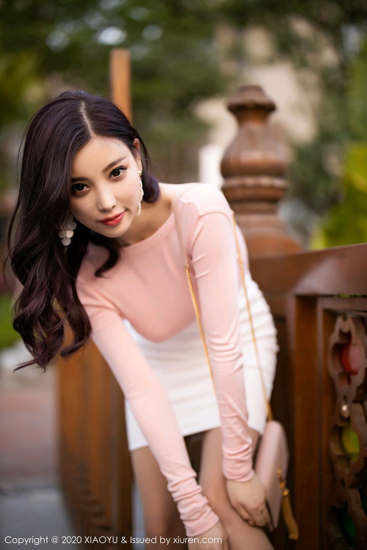 《语画界 王馨瑶(Yanni)、王语纯(王雨纯) 制服写真 VOL.310》第16张，模特王馨瑶(Yanni)、王语纯(王雨纯)，语画界，制服主题，全套72张