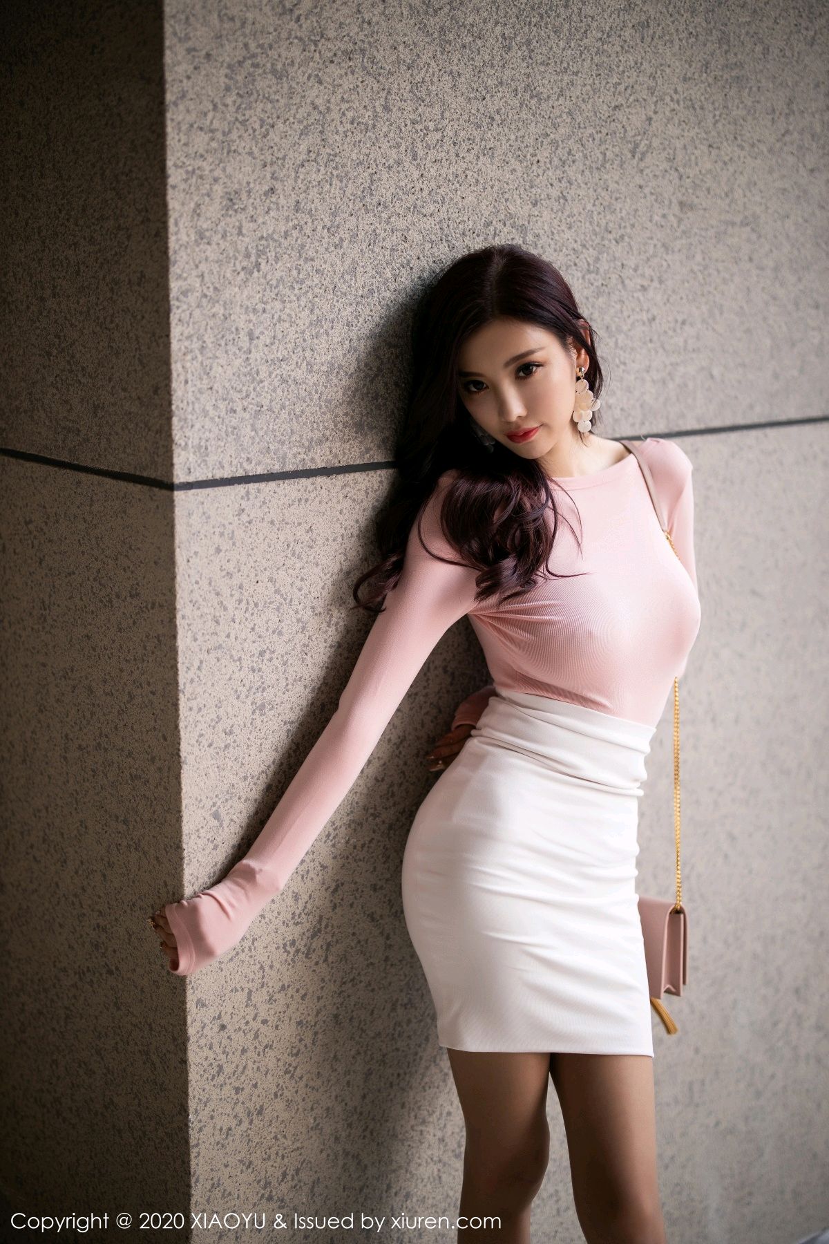 《语画界 王馨瑶(Yanni)、王语纯(王雨纯) 制服写真 VOL.310》第40张，模特王馨瑶(Yanni)、王语纯(王雨纯)，语画界，制服主题，全套72张