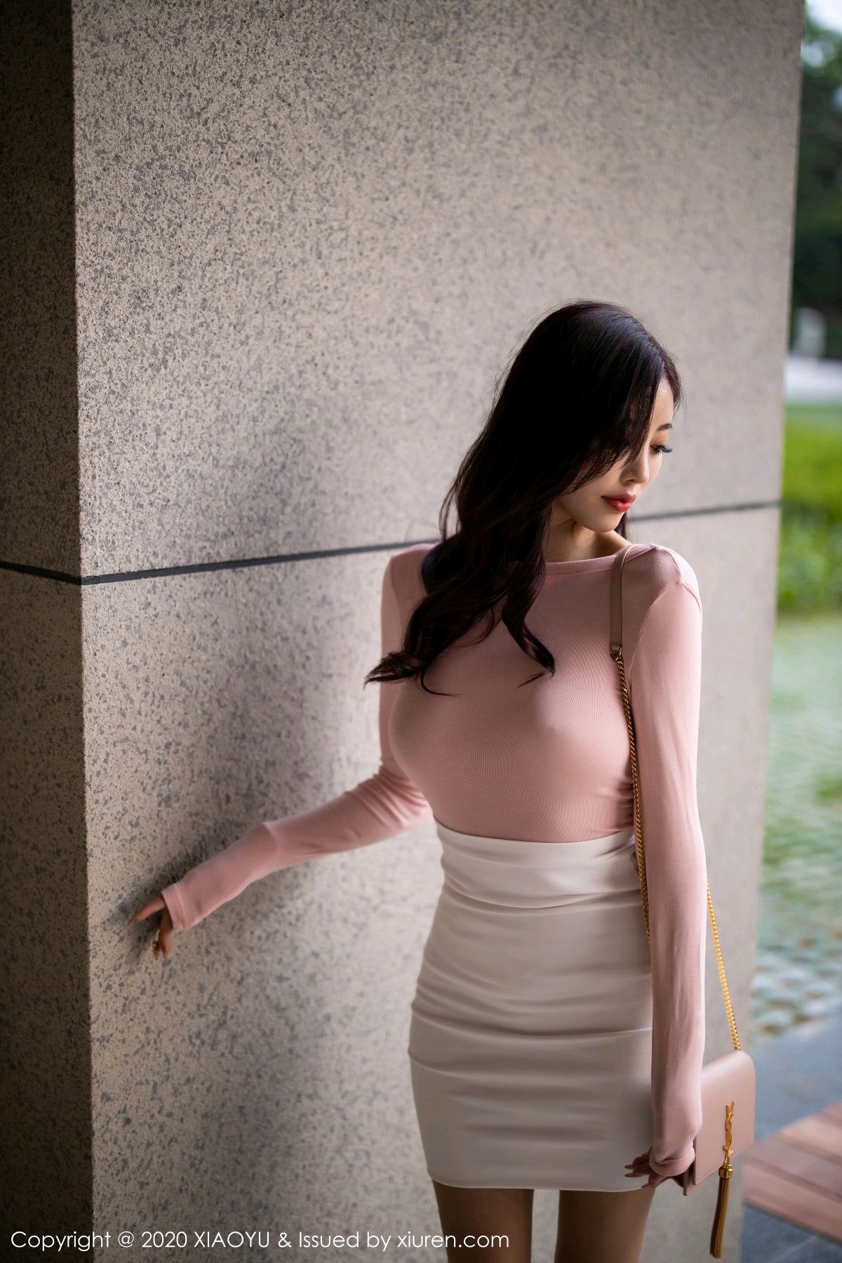 《语画界 王馨瑶(Yanni)、王语纯(王雨纯) 制服写真 VOL.310》第41张，模特王馨瑶(Yanni)、王语纯(王雨纯)，语画界，制服主题，全套72张