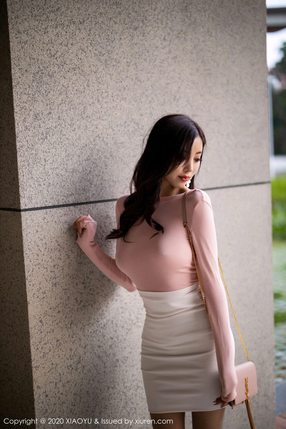 《语画界 王馨瑶(Yanni)、王语纯(王雨纯) 制服写真 VOL.310》第42张，模特王馨瑶(Yanni)、王语纯(王雨纯)，语画界，制服主题，全套72张