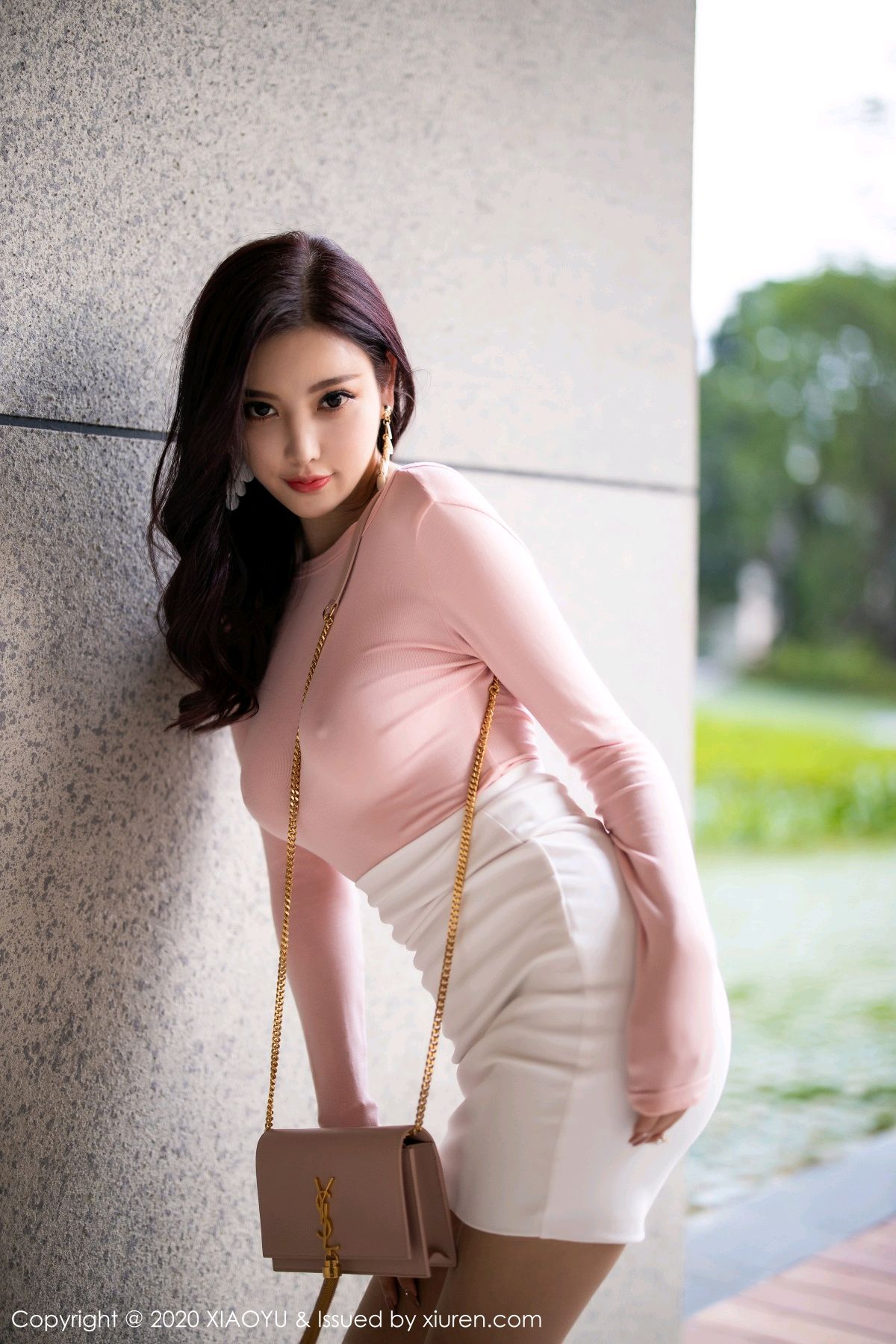 《语画界 王馨瑶(Yanni)、王语纯(王雨纯) 制服写真 VOL.310》第53张，模特王馨瑶(Yanni)、王语纯(王雨纯)，语画界，制服主题，全套72张