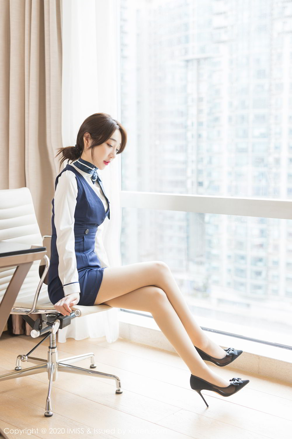 《爱蜜社 小九月(Xiao Jiu Yue) 制服写真 VOL.468》第22张,模特小九月(Xiao Jiu Yue),爱蜜社,制服主题,全套86张