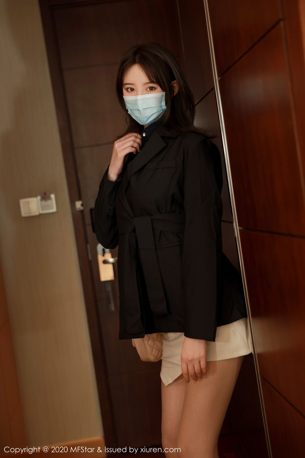 《MFStar yoo优优(Yoo You You) 制服写真 VOL.333》第14张，模特yoo优优(Yoo You You)，mfstar，制服主题，全套57张