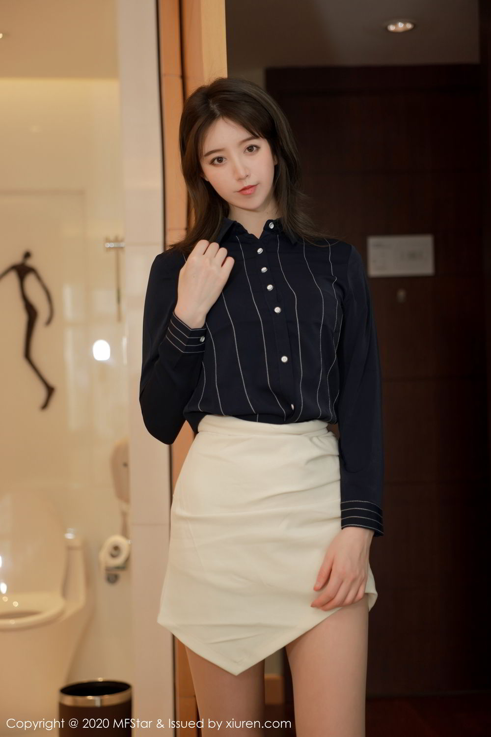 《MFStar yoo优优(Yoo You You) 制服写真 VOL.333》第29张，模特yoo优优(Yoo You You)，mfstar，制服主题，全套57张