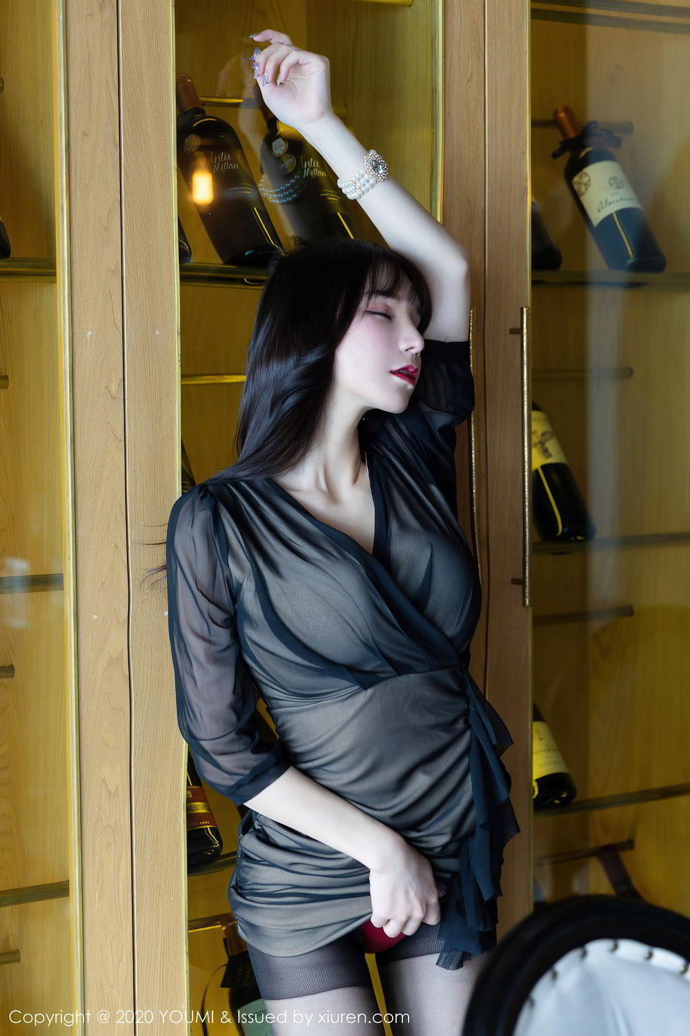 《尤蜜荟 周于希dummy(Dummy Zhou) 制服写真 VOL.482》第1张，模特周于希dummy(Dummy Zhou)，尤蜜荟，制服主题，全套52张