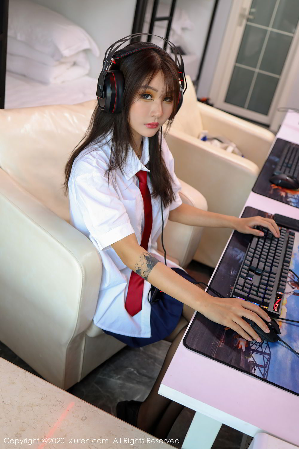 《秀人网 SOLO-尹菲(Solo Yifei) 黑丝写真 No.2461》第1张,模特SOLO-尹菲(Solo Yifei),秀人网,黑丝主题,全套90张