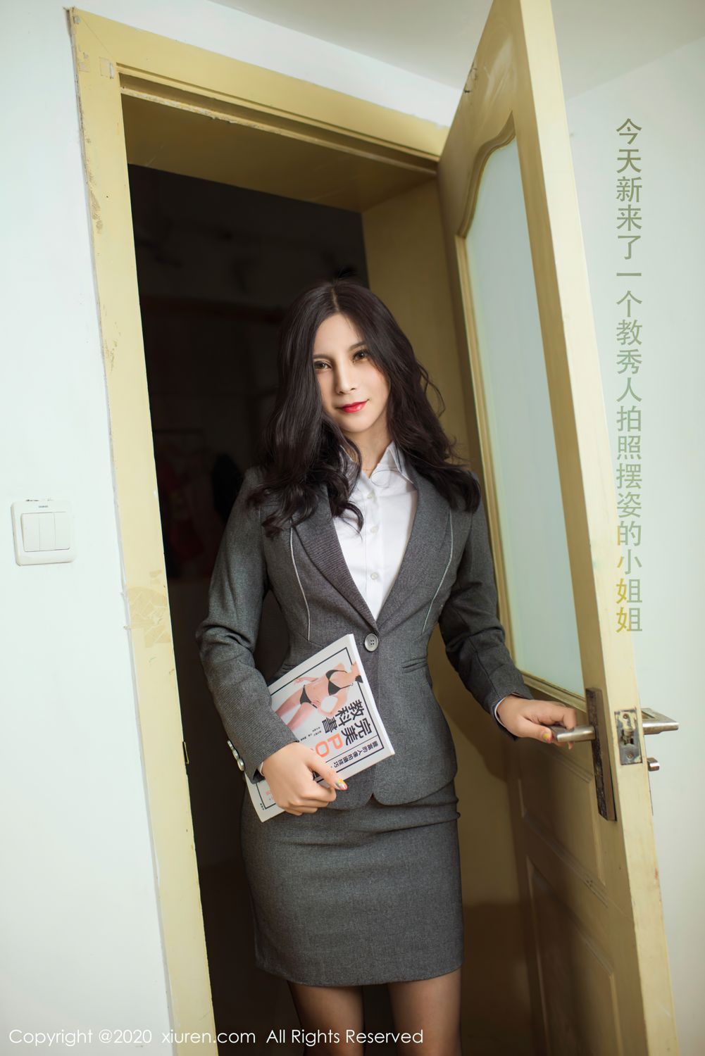 《秀人网 小蛮妖(Xiao Man Yao) 黑丝写真 No.2591》第12张，模特小蛮妖(Xiao Man Yao)，秀人网，黑丝主题，全套51张
