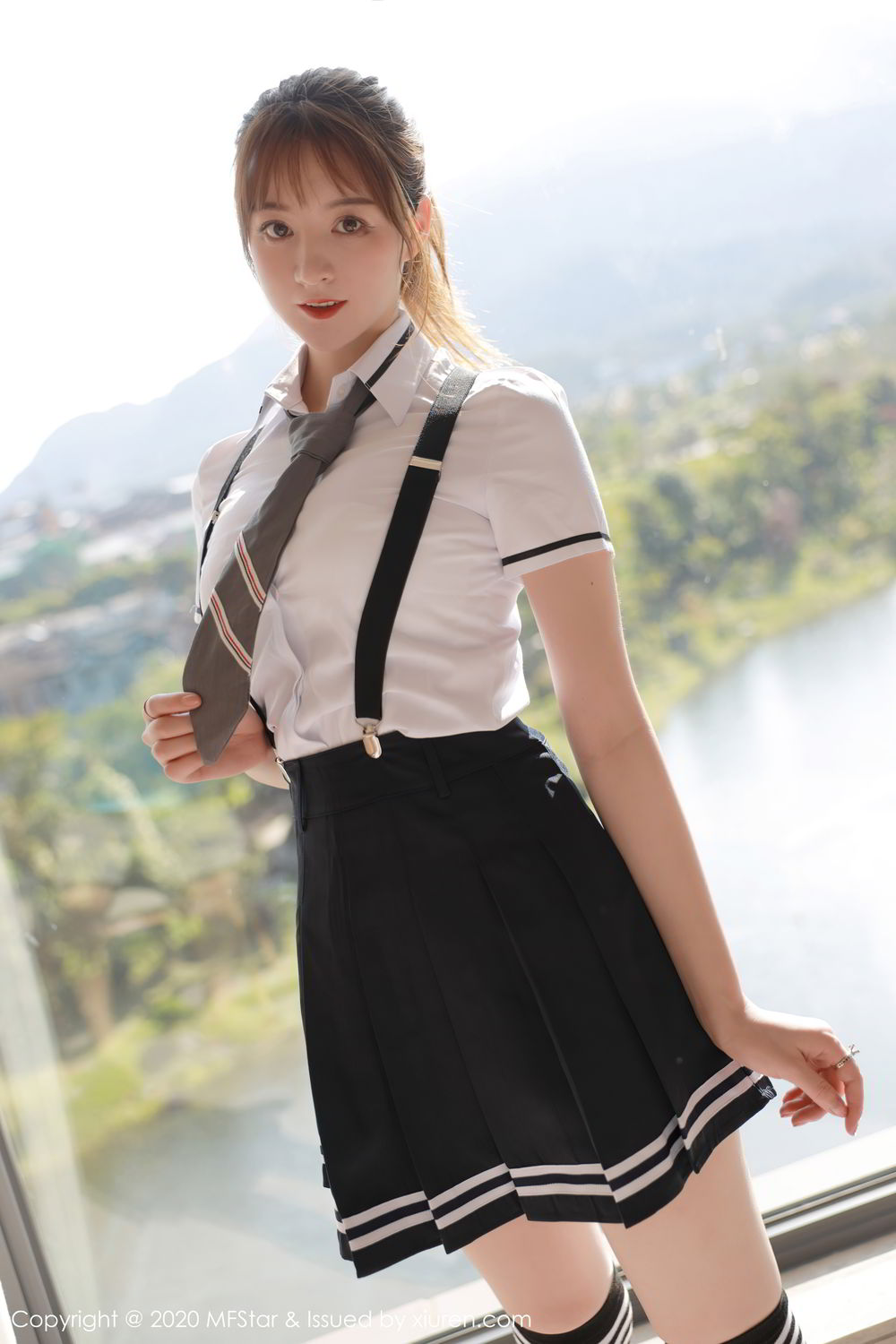 《MFStar yoo优优(Yoo You You) 制服写真 VOL.390》第24张，模特yoo优优(Yoo You You)，mfstar，制服主题，全套67张