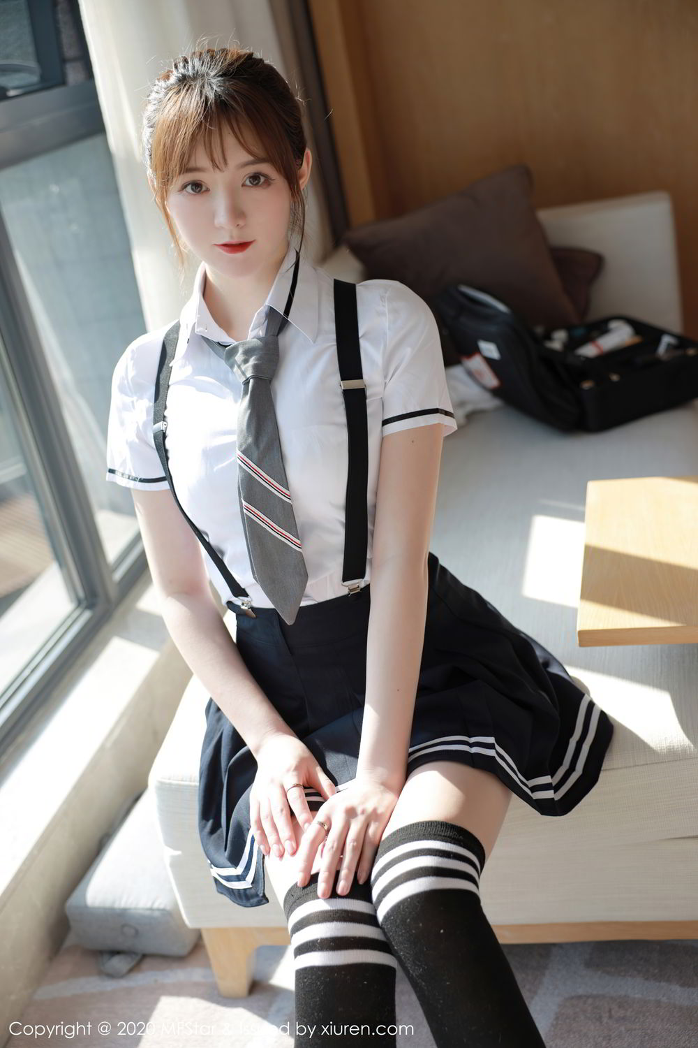 《MFStar yoo优优(Yoo You You) 制服写真 VOL.390》第32张,模特yoo优优(Yoo You You),mfstar,制服主题,全套67张