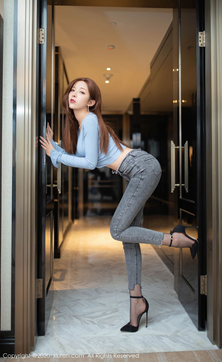 《秀人网 陈小喵(Chen Xiao Miao) 黑丝写真 No.2563》第4张，模特陈小喵(Chen Xiao Miao)，秀人网，黑丝主题，全套84张