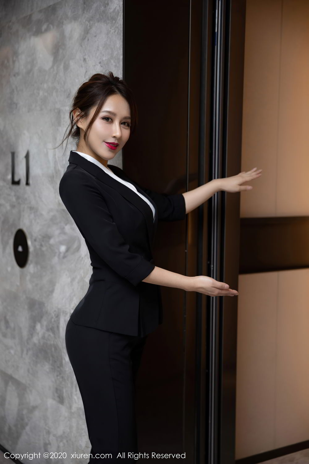 《秀人网 徐安安(Xu An An) 高清写真 No.2580》第5张,模特徐安安(Xu An An),秀人网,全套86张