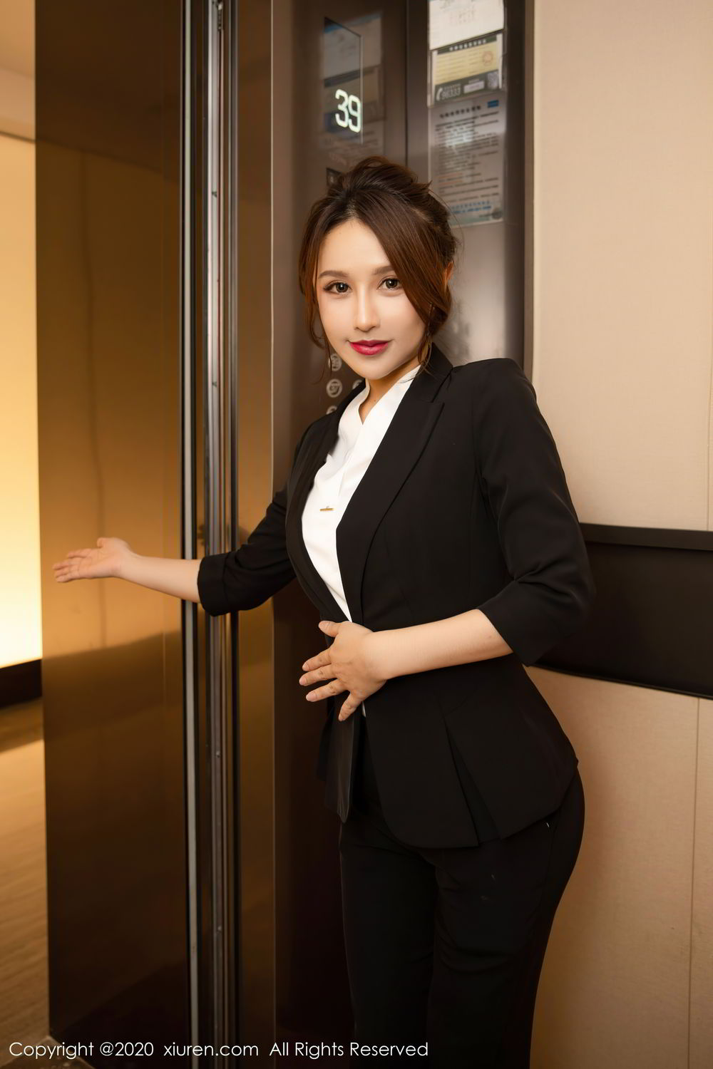 《秀人网 徐安安(Xu An An) 高清写真 No.2580》第9张，模特徐安安(Xu An An)，秀人网，全套86张