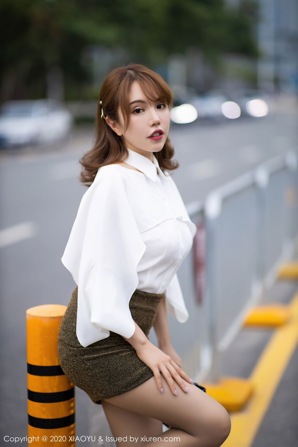 《语画界 ChristychristyFung(兔小兔) 制服写真 VOL.382》第17张,模特ChristychristyFung(兔小兔),语画界,制服主题,全套100张
