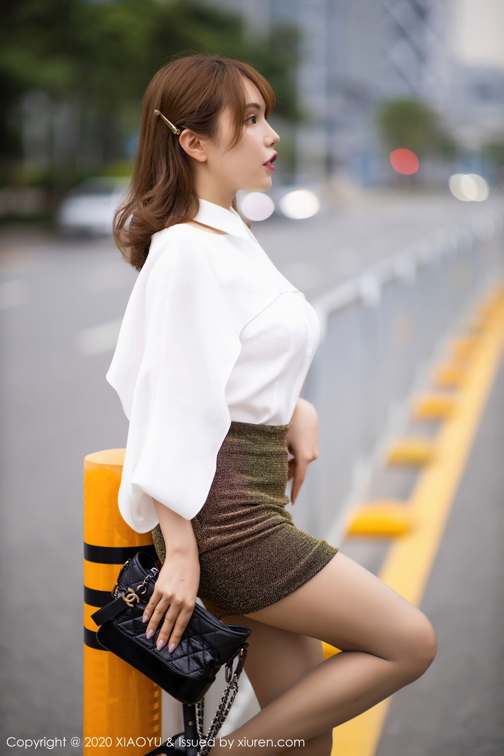 《语画界 ChristychristyFung(兔小兔) 制服写真 VOL.382》第18张,模特ChristychristyFung(兔小兔),语画界,制服主题,全套100张