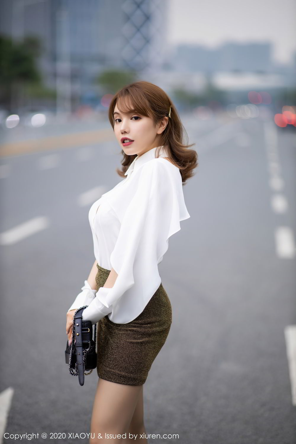 《语画界 ChristychristyFung(兔小兔) 制服写真 VOL.382》第36张,模特ChristychristyFung(兔小兔),语画界,制服主题,全套100张