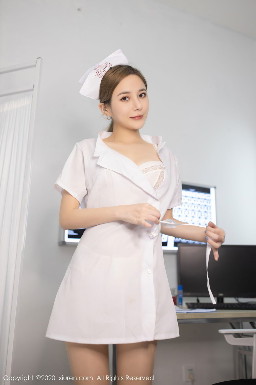 《秀人网 鱼子酱fish(Yu Zi Jiang Fish) 制服写真 No.2716》第24张,模特鱼子酱fish(Yu Zi Jiang Fish),秀人网,制服主题,全套81张