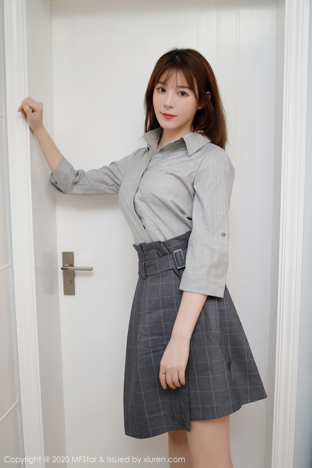 《MFStar yoo优优(Yoo You You) 制服写真 VOL.424》第20张，模特yoo优优(Yoo You You)，mfstar，制服主题，全套60张