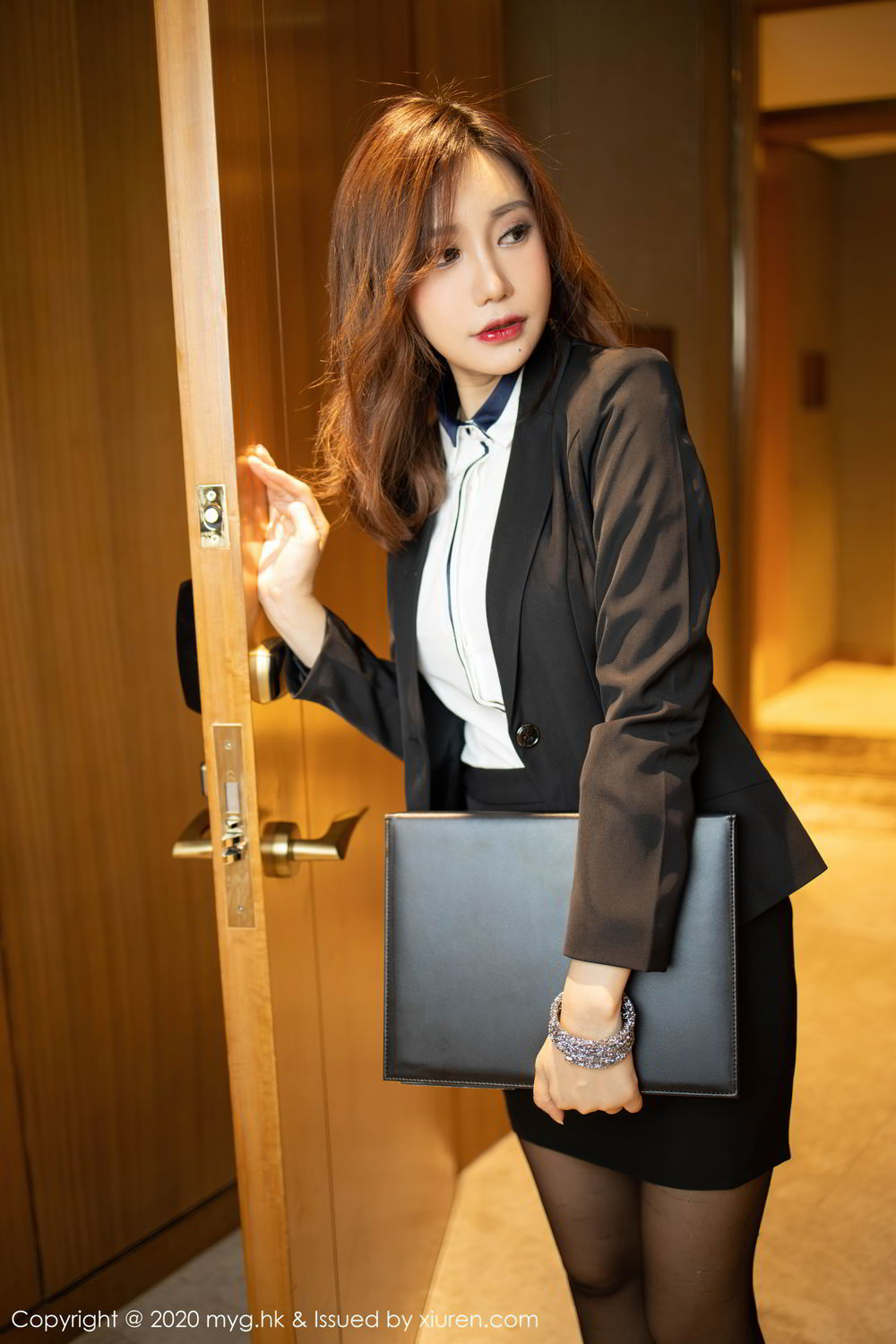 《MyGirl 綺裡嘉(绮里嘉) 制服写真 VOL.469》第9张,模特綺裡嘉(绮里嘉),mygirl,制服主题,全套73张